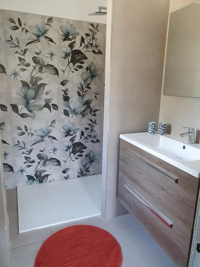 Charmante Villa Neuve Au Bord De La Plage